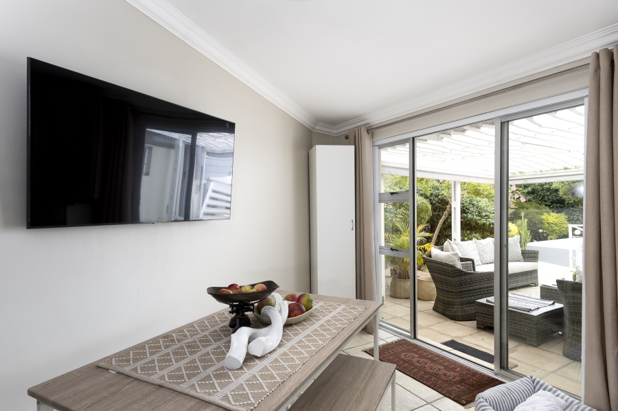 To Let 4 Bedroom Property for Rent in Heldervue Western Cape